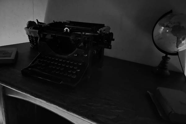 Typemachine op het bureau
