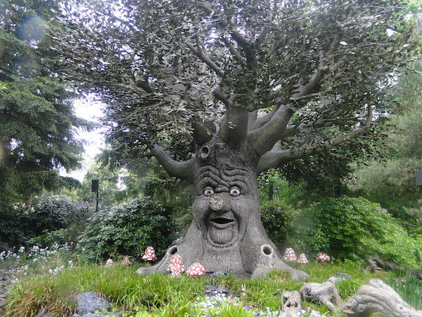 De Sprookjesboom in de Efteling vertel de mooiste verhalen