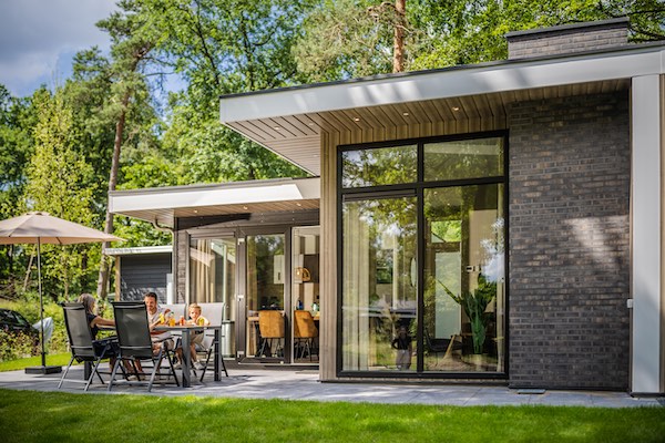 Lunchen bij het vakantiehuis