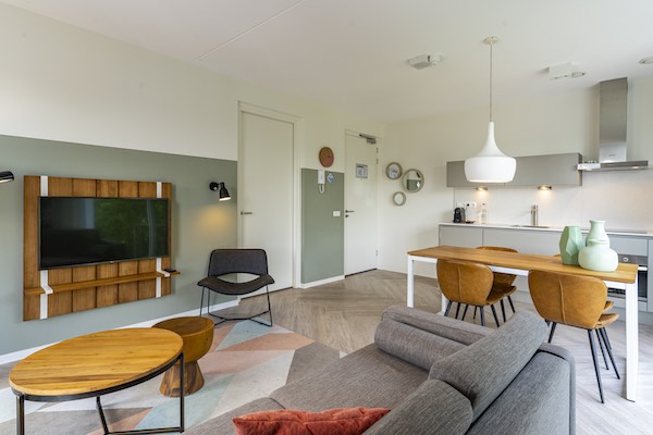 Woonkamer met keuken