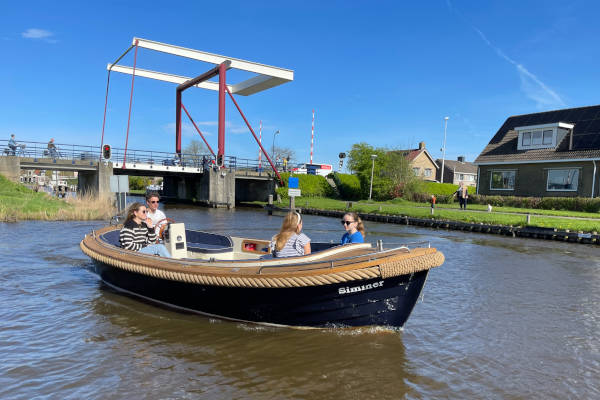 Met elkaar varen in een sloep