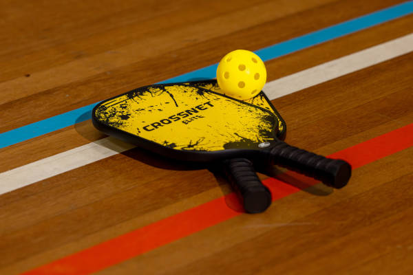Pickleball Voorschoten : Racket met bal