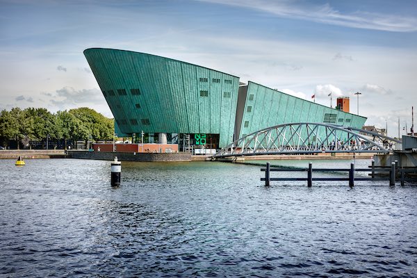 Het vooraanzicht van het museum