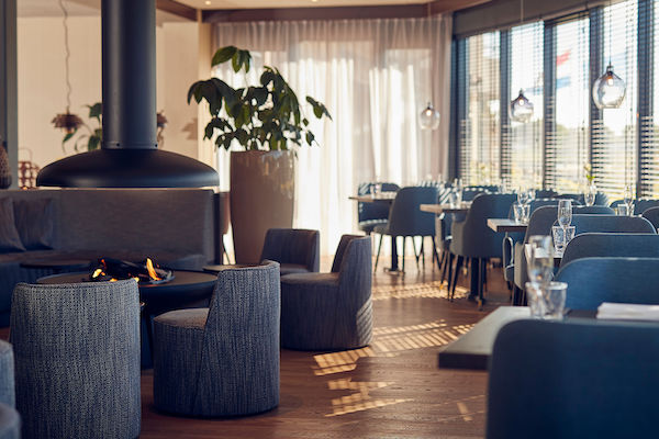 Geniet van lekker eten in het restaurant