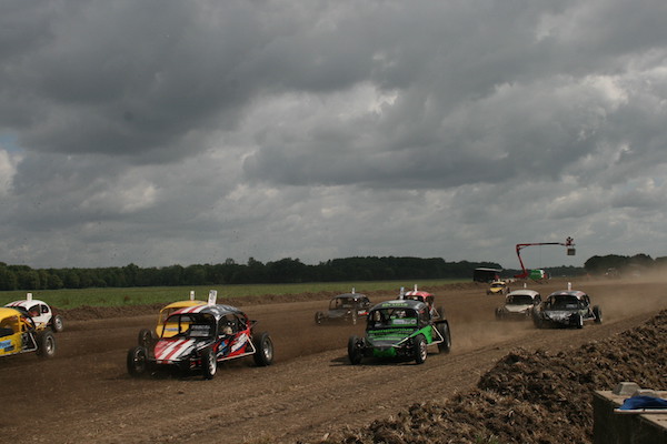 Bewonder in Zeewolde een spannende autocross