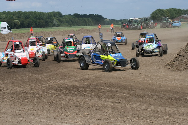 Dit is een spannende race van verschillende mini buggy's