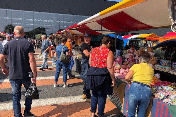 Mega Snuffelmarkt Den Bosch: Kraampjes buiten