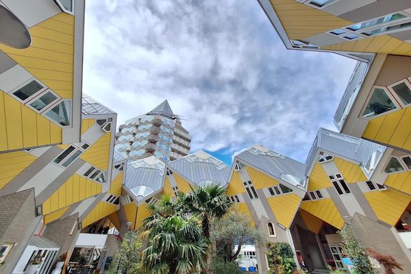 Verschillende kubus woningen bij elkaar