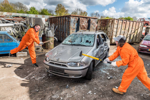 Auto kapot slaan samen