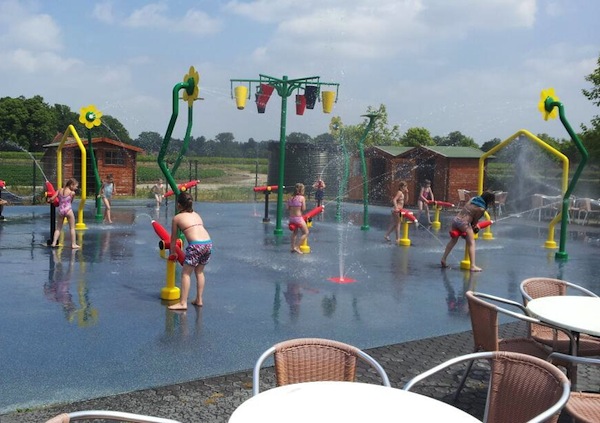 Spuit elkaar lekker nat in Megapret Waterpret