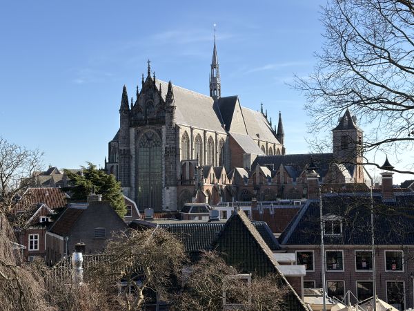 Hooglandse Kerk vanaf de Burcht closeup