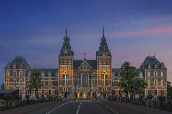 Rijksmuseum Amsterdam in de avond