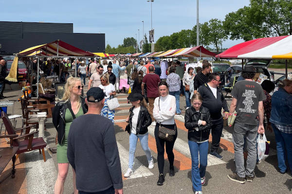 Mega Snuffelmarkt Gorinchem: Sfeer op de markt
