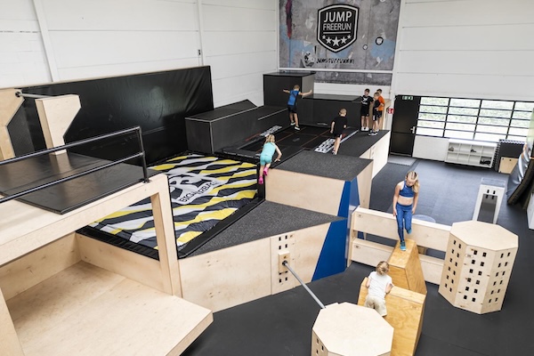 Leer allerlei vette kunsjtes bij JUMP Freerun Woerden