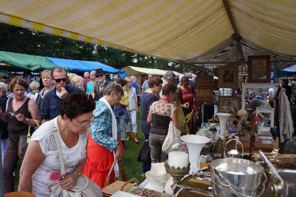 Kasteel Fair op Cannenburch: Kijken bij de kraampjes