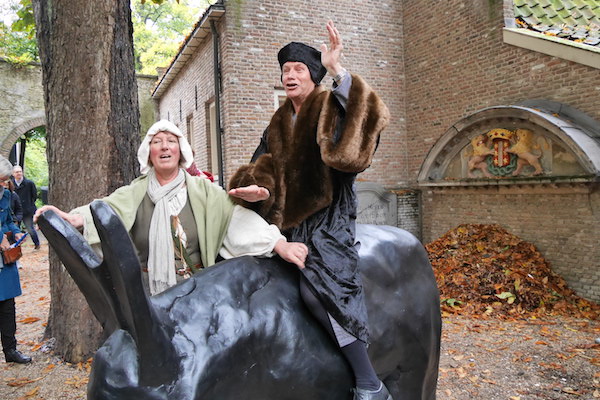Middeleeuwse spelletjes in de museumtuin