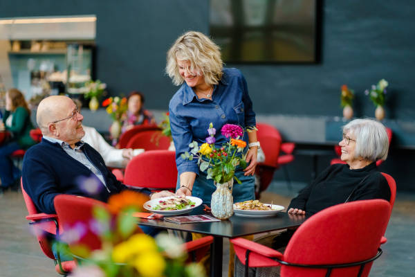 Samen wat eten tijdens het museumbezoek