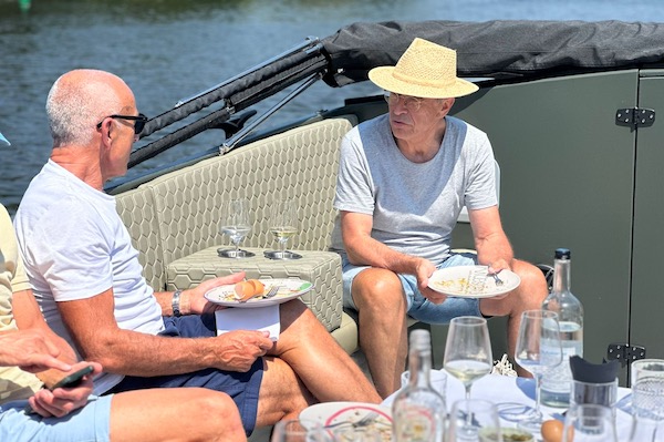 Geniet samen van een mooie boottocht op het water