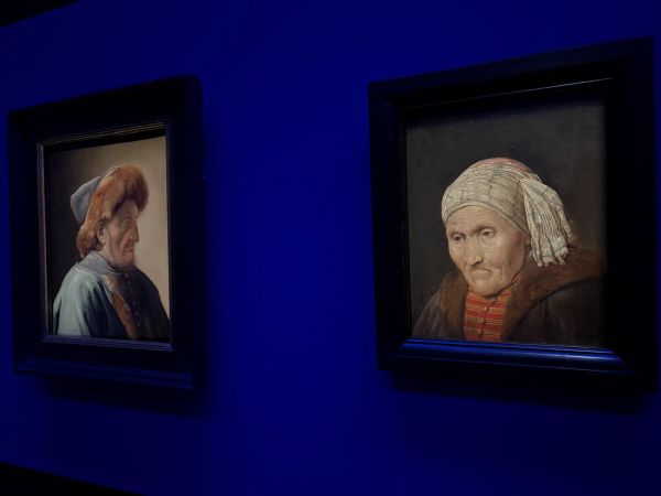 Een schilderij van een oude man en een oude vrouw