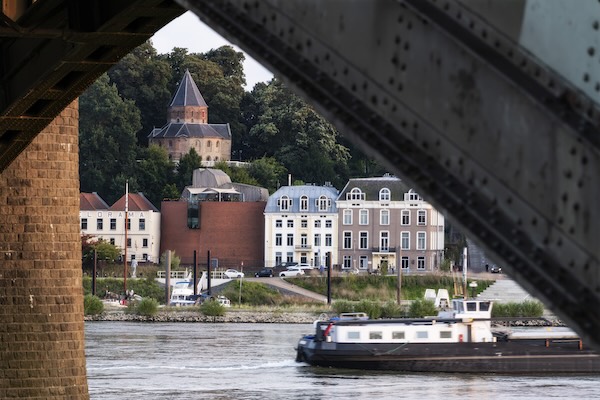 Het museum ligt aan de prachtige Waalkade in Nijmegen