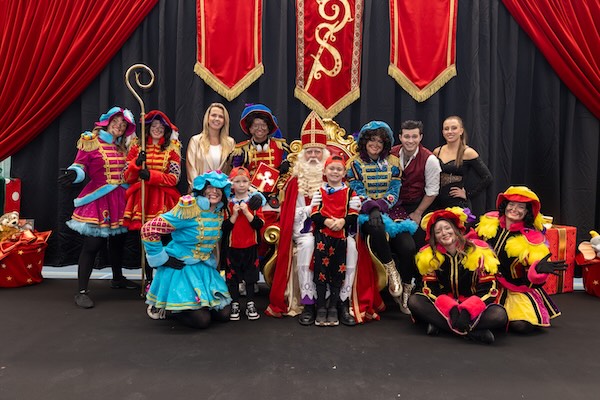 Ga met Sint en Piet op de foto tijdens de Magische Familie Sintshow
