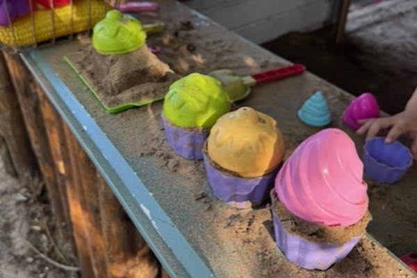 Duinpark Paasdal: Spelen met zand