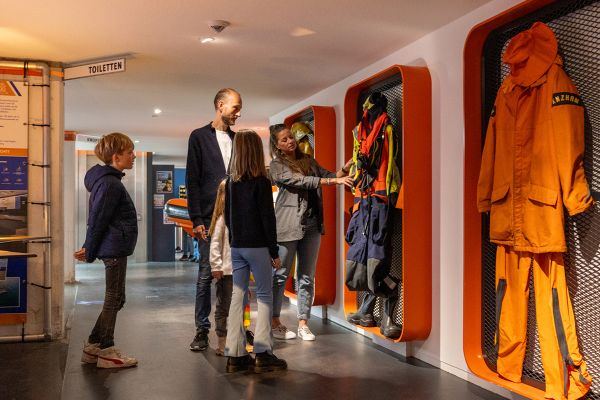 Nationaal Reddingmuseum Dorus Rijkers: Reddingskleding bekijken