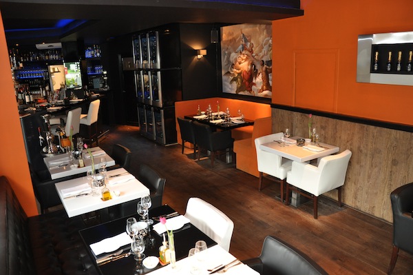 Binnen bij Restaurant Lucifer in Wassenaar