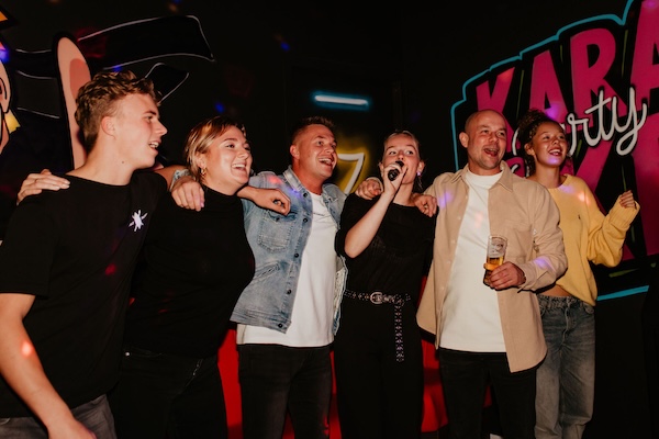 Samen karaoke zingen