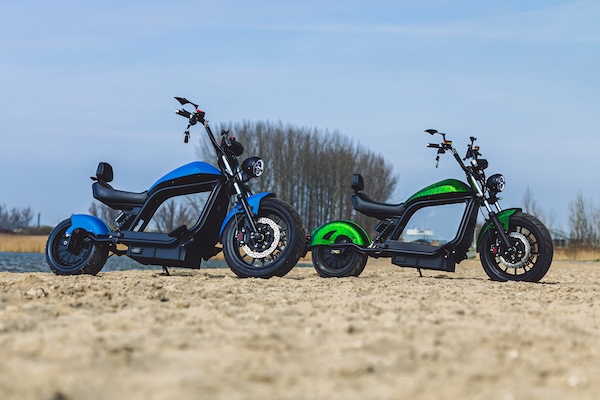 Blauwe en een groene Ecruiser