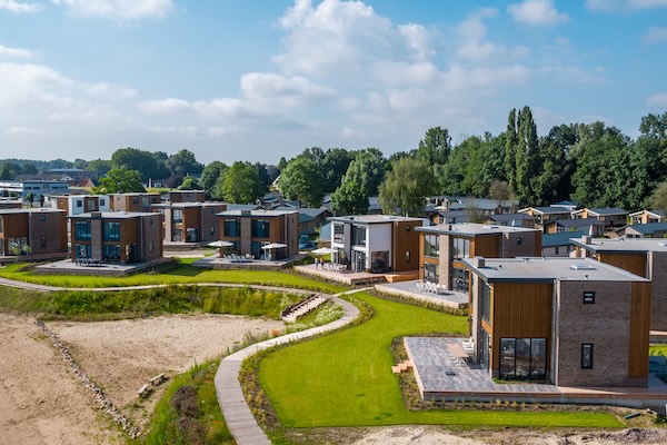 Vakantiepark Aan de Maas: Huizen op een rij