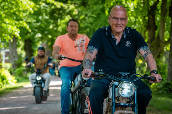 Retro bike tour