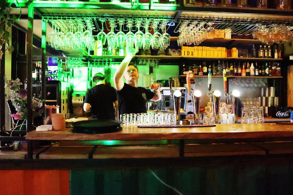 De bar