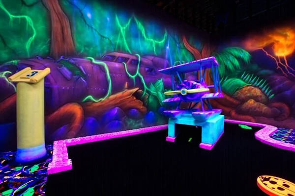 Glow Midgetgolf Drachten in Drachten
