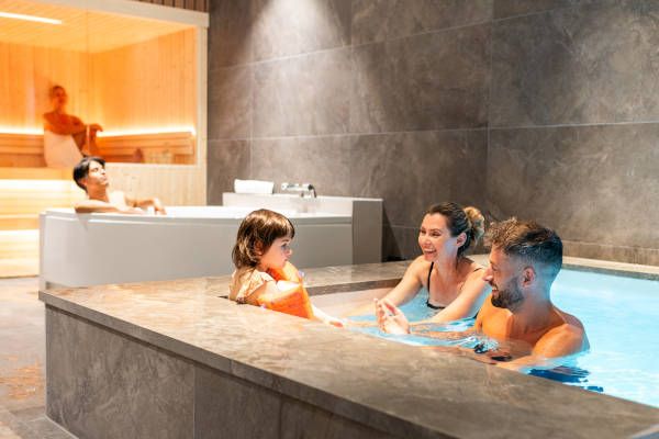 samen in het zwembad