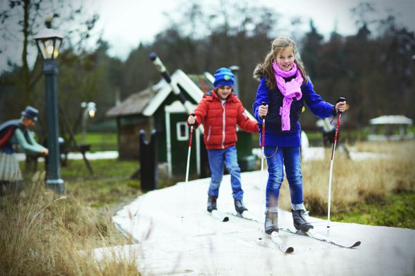 Kinderen aan het langlaufen