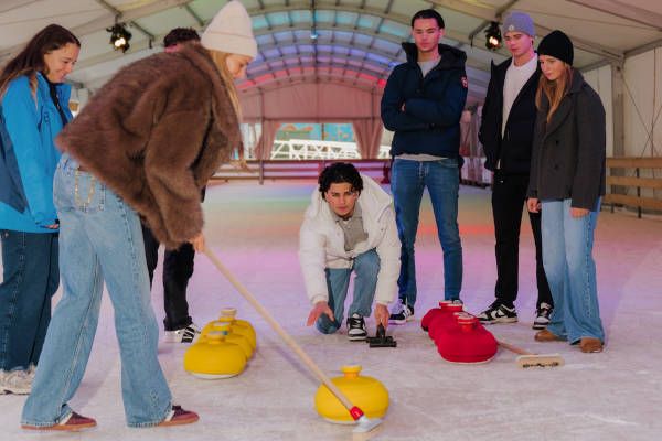 Ice Paradise: Curling