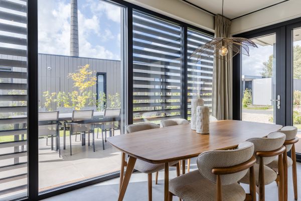 Eettafel in het huisje