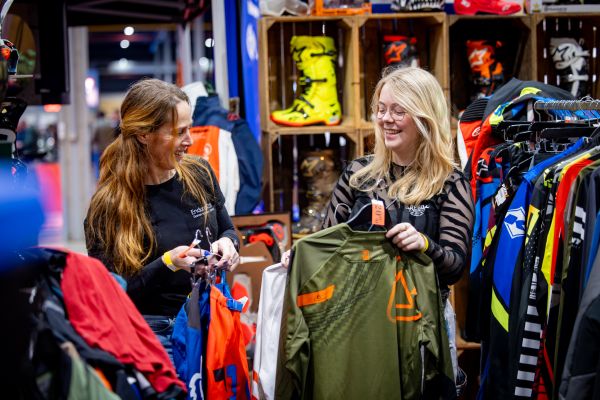 Kijken naar de kleding