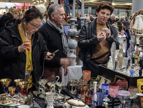Curiosa Verzamel Antiekmarkt Houten in Houten