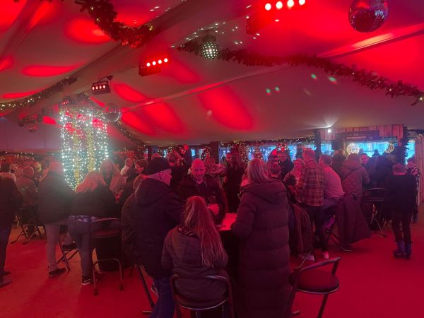 Iets te drinken nemen bij Winters Paradepaardje