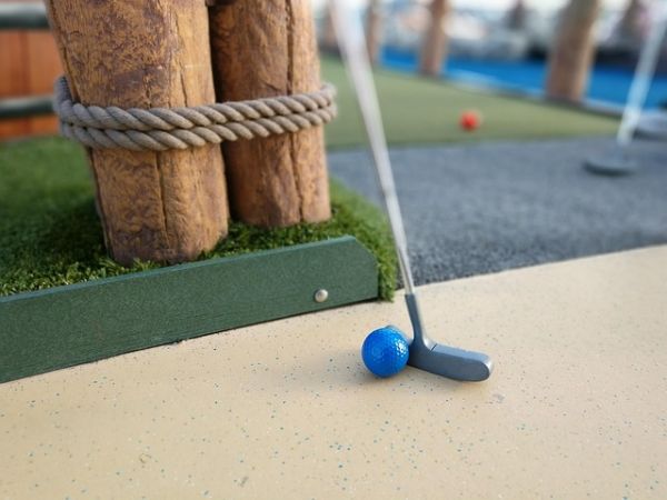 Indoor Adventure Minigolf in Waarland