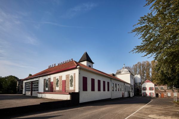 Alfa Bierbrouwerij: Zijaanzicht van het gebouw