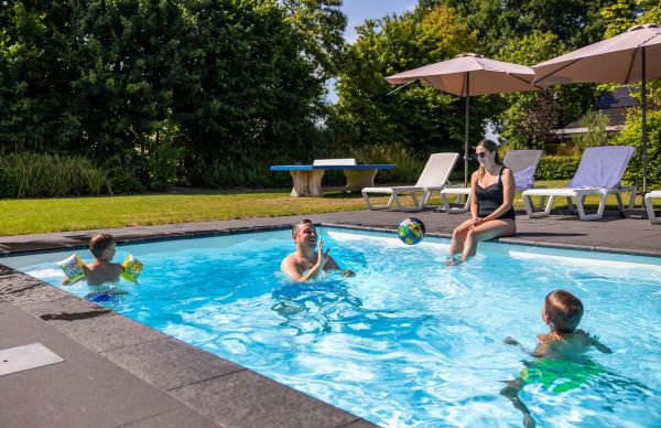 Landgoed Oud Beekdal: Zwemmen in buitenzwembad