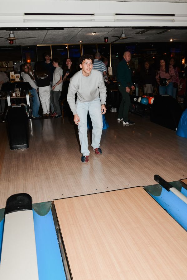 Palm Party House: Bowlingbal nakijken