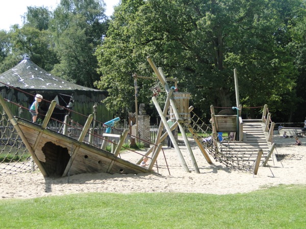 Een gezonken boot speeltuin