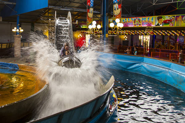 Spannende rit in de wildwaterbaan