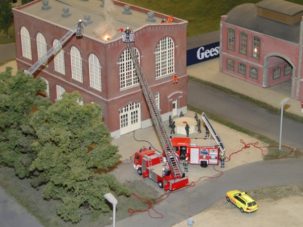 Brand in Miniworld, brandweer treedt heldhaftig op