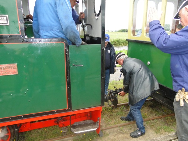 Stoomtrein Katwijk Leiden: Aankoppelen Stoomtrein