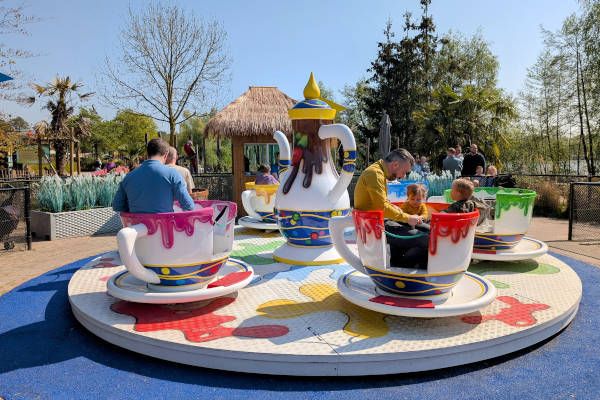 Attractiepark DippieDoe: Theekopjes